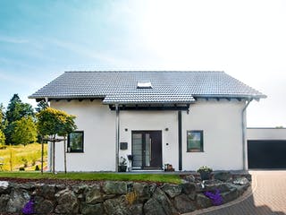 Fertighaus Amika von Fingerhut Haus Schlüsselfertig ab 475632€, Satteldach-Klassiker Außenansicht 2