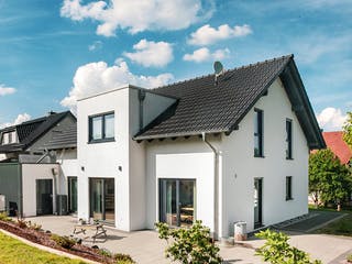 Fertighaus Amika von Fingerhut Haus Schlüsselfertig ab 475632€, Satteldach-Klassiker Außenansicht 3