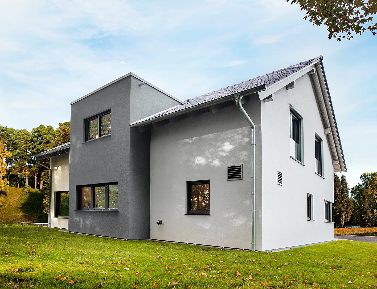 Fertighaus Bad Vilbel - Musterhaus NEU von FINGERHUT-HAUS Schlüsselfertig ab 597757€, Satteldach-Klassiker Außenansicht 2