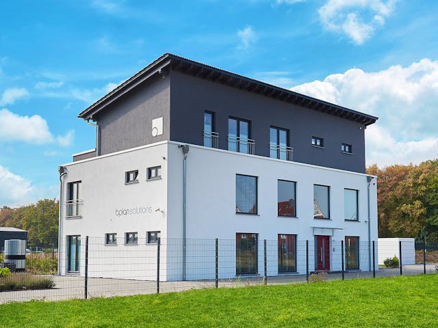 Fertighaus Tasko von Fingerhut Haus Schlüsselfertig ab 973096€, Pultdachhaus Außenansicht 3