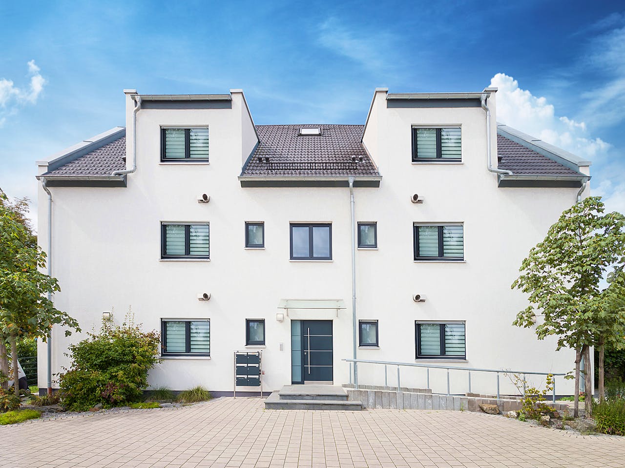 Fertighaus Sechsfamilienhaus 480 von FischerHaus Schlüsselfertig ab 1946531€, Satteldach-Klassiker Außenansicht 1