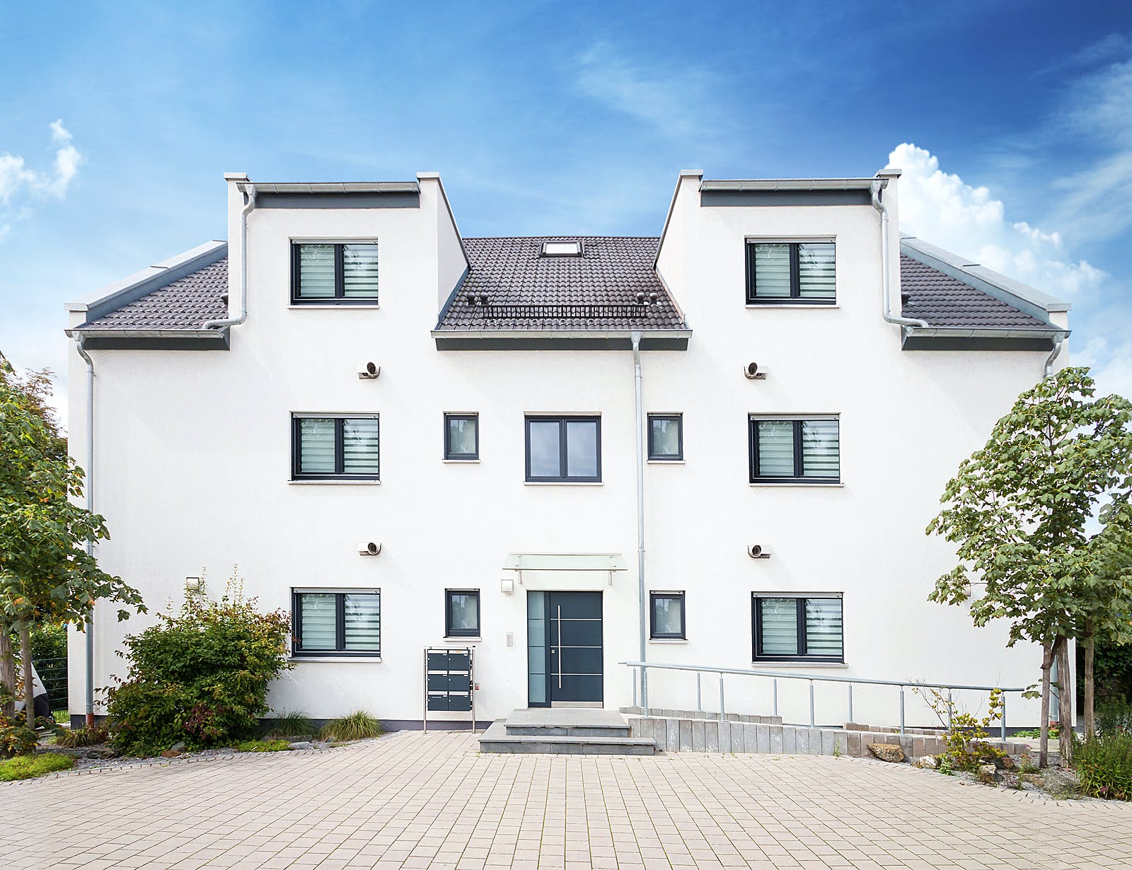 Fertighaus Sechsfamilienhaus 480 von FischerHaus Schlüsselfertig ab 1474645€, Satteldach-Klassiker Außenansicht 1