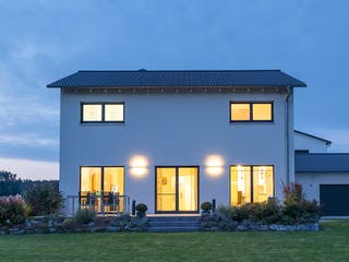 Fertighaus Modern 141 von FischerHaus Schlüsselfertig ab 488796€, Satteldach-Klassiker Außenansicht 3