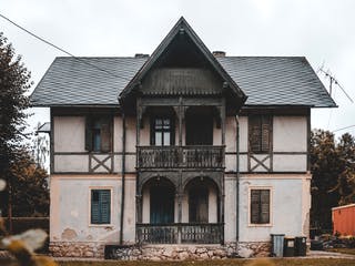 Altes, gebrauchtes Haus