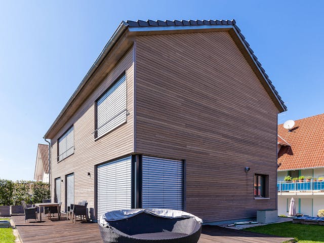 Fertighaus F172 - Gruber von Fluck Holzbau Schlüsselfertig ab 420000€, Satteldach-Klassiker Außenansicht 2