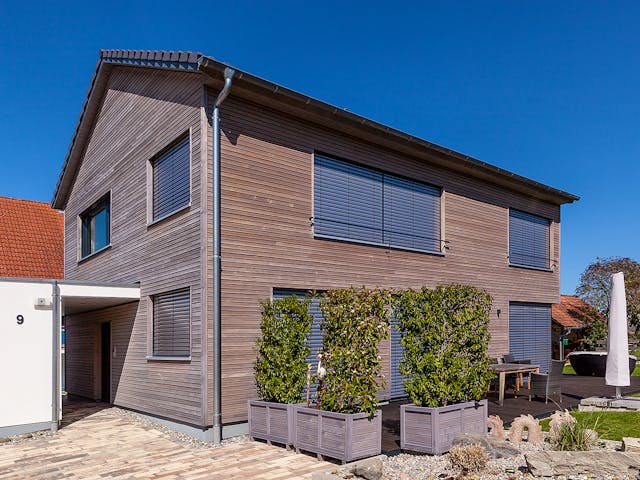 Fertighaus F172 - Gruber von Fluck Holzbau Schlüsselfertig ab 420000€, Satteldach-Klassiker Außenansicht 3