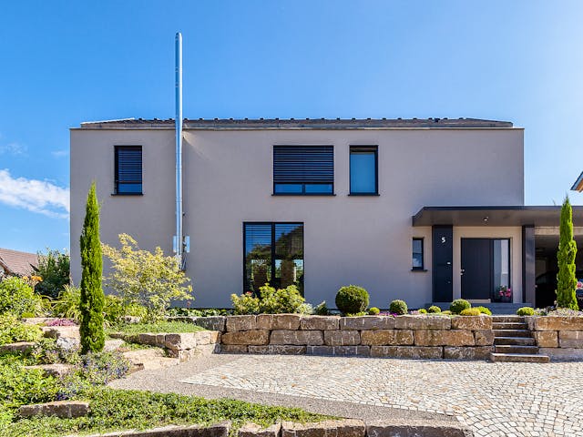 Fertighaus F186 - Burgmüller von Fluck Holzbau Schlüsselfertig ab 480000€, Satteldach-Klassiker Außenansicht 1