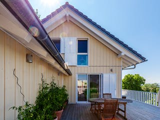 Fertighaus F220 - Pfeiffer von Fluck Holzbau Schlüsselfertig ab 550000€, Satteldach-Klassiker Außenansicht 3