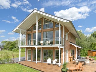 Fertighaus F241 - Kirsch von Fluck Holzbau Schlüsselfertig ab 560000€, Satteldach-Klassiker Außenansicht 1