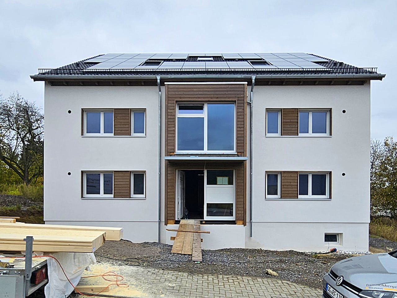 Fertighaus Mehrfamilienhaus mit sechs Wohneinheiten von Frammelsberger Holzbau - Mehrfamilienhäuser, Außenansicht 1