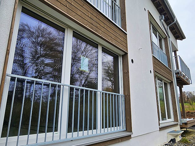 Fertighaus Mehrfamilienhaus mit sechs Wohneinheiten von Frammelsberger Holzbau - Mehrfamilienhäuser, Außenansicht 4