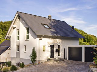 Fertighaus Frei geplant Einfamilienhaus mit ELW von FingerHaus, Satteldach-Klassiker Außenansicht 1