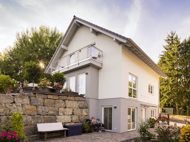 Fertighaus Frei geplant Einfamilienhaus mit ELW (inactive) von FingerHaus, Satteldach-Klassiker Außenansicht 2