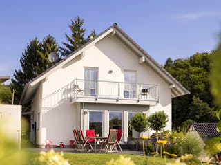 Fertighaus Frei geplant Einfamilienhaus mit ELW von FingerHaus, Satteldach-Klassiker Außenansicht 3