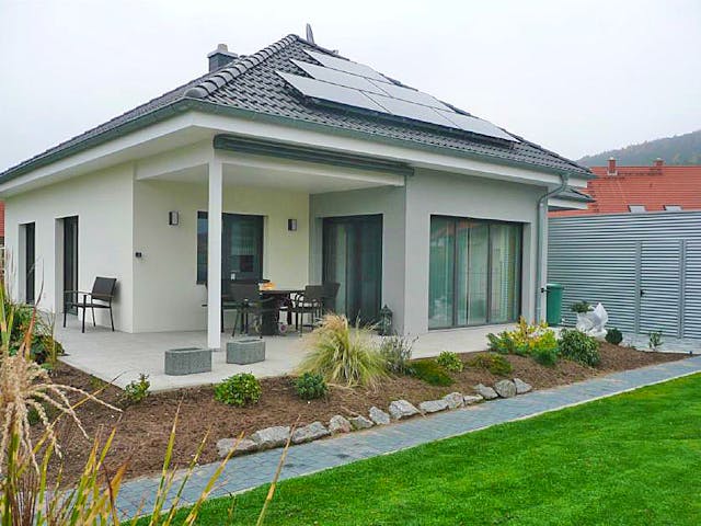 Fertighaus Haus Karlstadt von Holzbau Freisinger, Bungalow Außenansicht 1