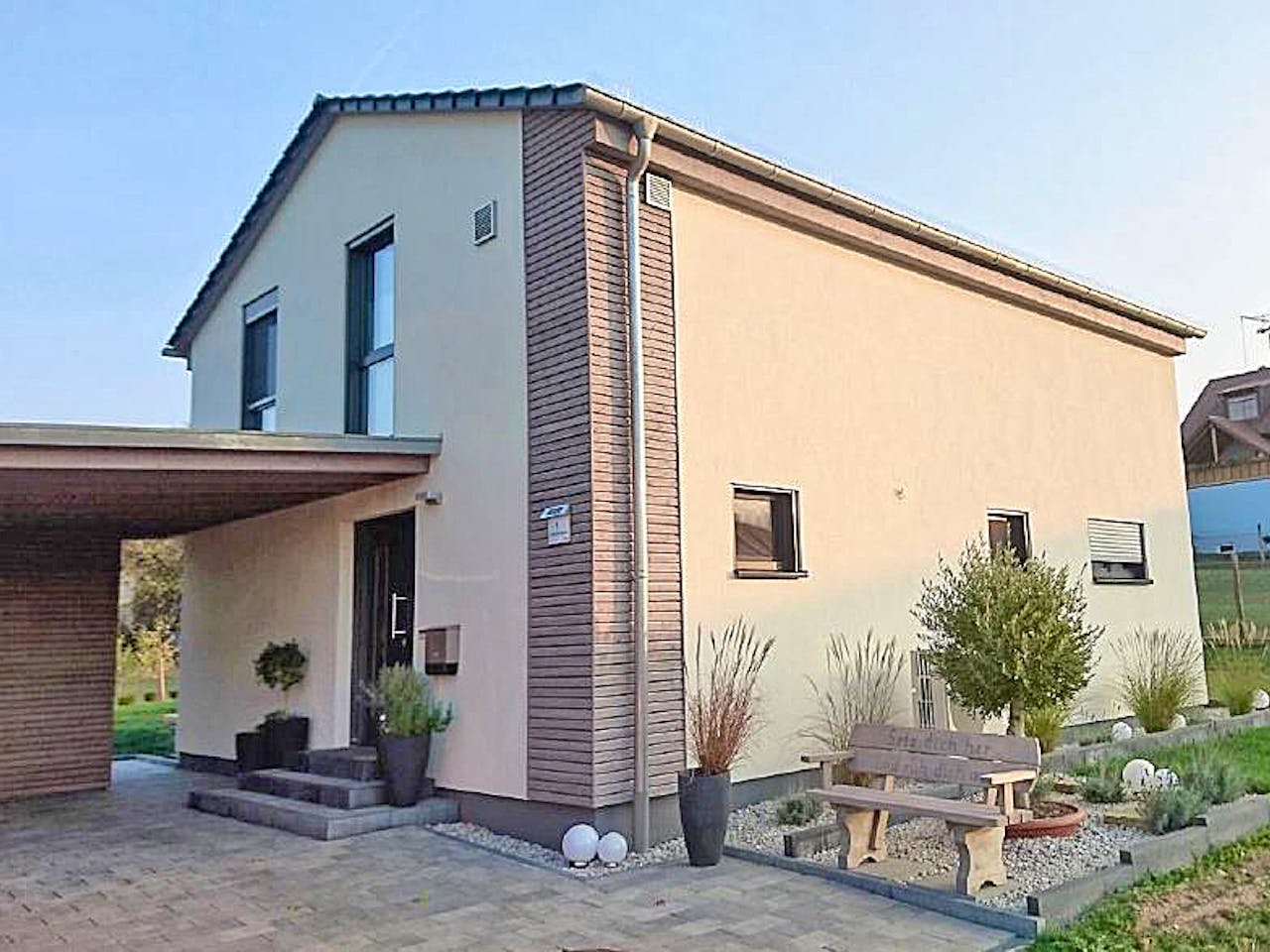 Fertighaus Haus Kitzingen von Holzbau Freisinger, Satteldach-Klassiker Außenansicht 1