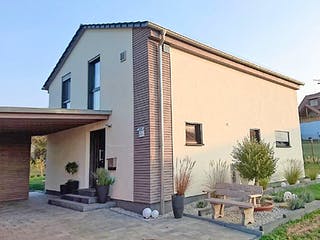Fertighaus Haus Kitzingen von Holzbau Freisinger, Satteldach-Klassiker Außenansicht 1