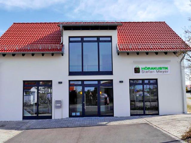 Fertighaus Haus Marktheidenfeld von Holzbau Freisinger, Satteldach-Klassiker Außenansicht 1 Fertighaus Haus Marktheidenfeld von Holzbau Freisinger, Satteldach-Klassiker Außenansicht 1