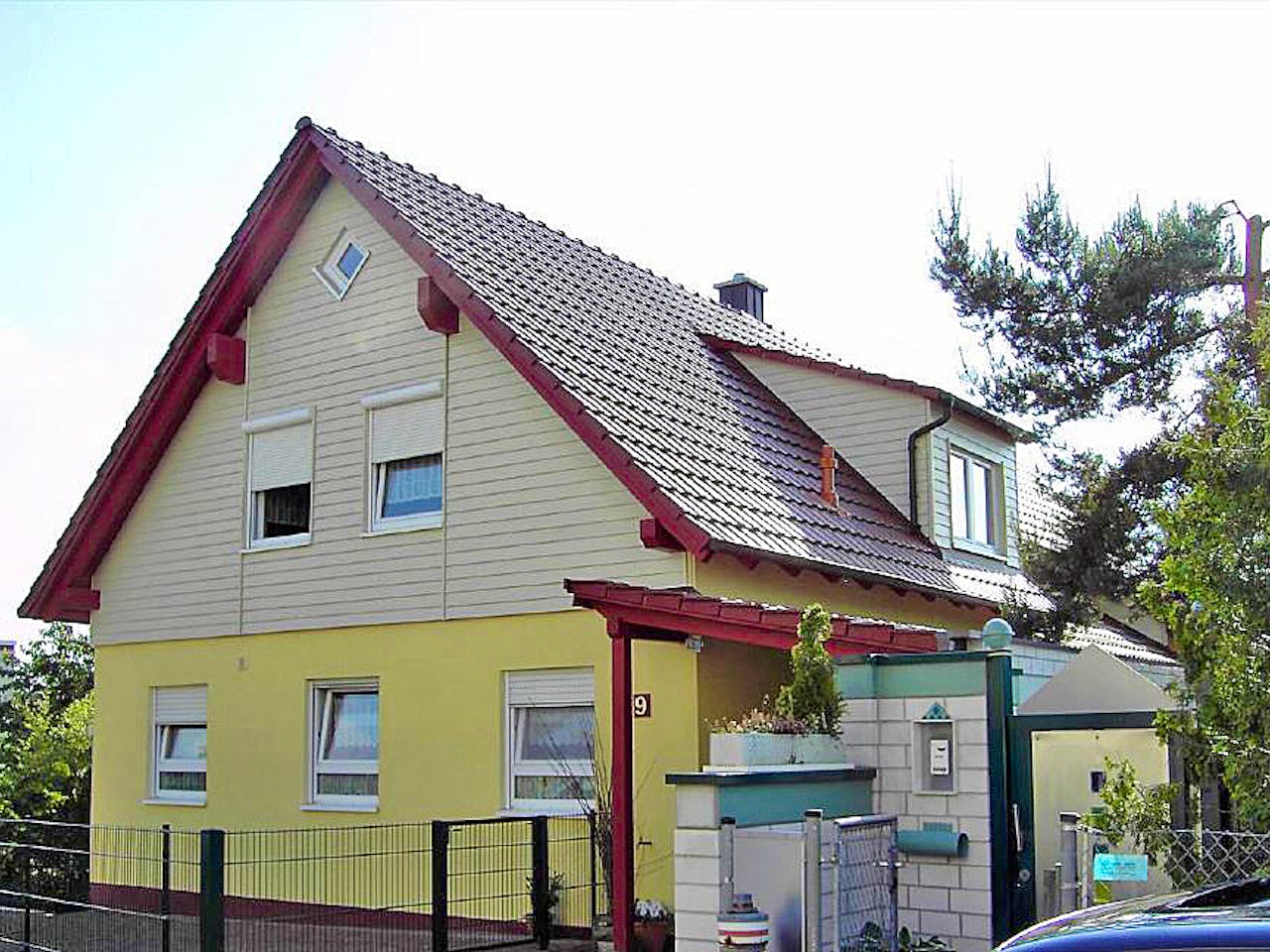 Fertighaus Haus Miltenberg von Holzbau Freisinger, Satteldach-Klassiker Außenansicht 1