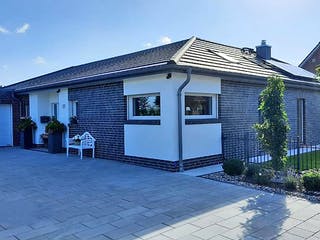 Fertighaus Typ 4 von Fricke Holzbau Schlüsselfertig ab 450000€, Bungalow Außenansicht 1
