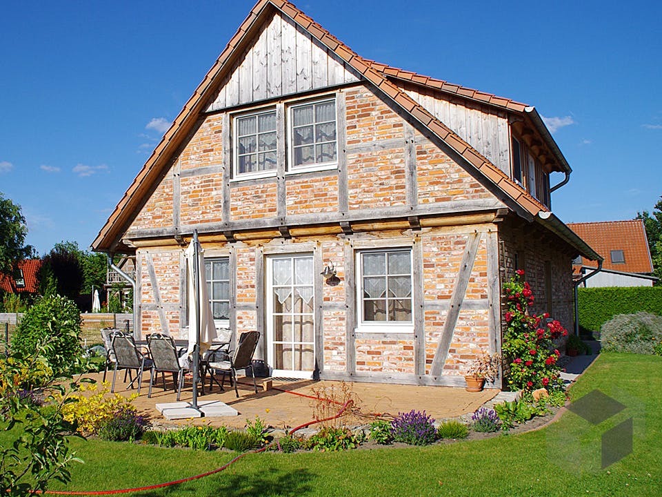 Einfamilienhaus Kleines Fachwerkhaus von Fuhrberger Zimmerei
