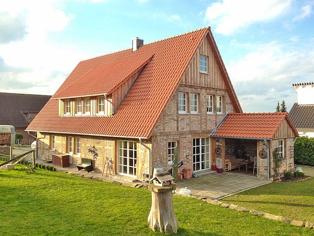 Fertighaus Oberbecksen von Fuhrberger Zimmerei Betriebsges. mbH, Fachwerk Außenansicht 1 Fertighaus Oberbecksen von Fuhrberger Zimmerei Betriebsges. mbH, Fachwerk Außenansicht 1