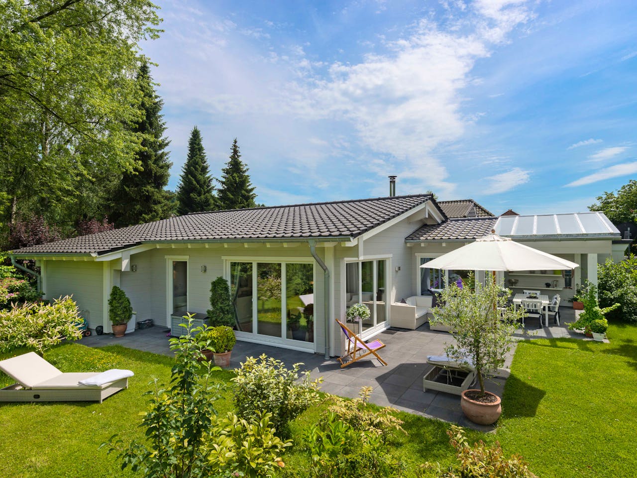 Blockhaus An der Sülz von Fullwood Wohnblockhaus Bausatzhaus ab 220000€, Bungalow Außenansicht 1