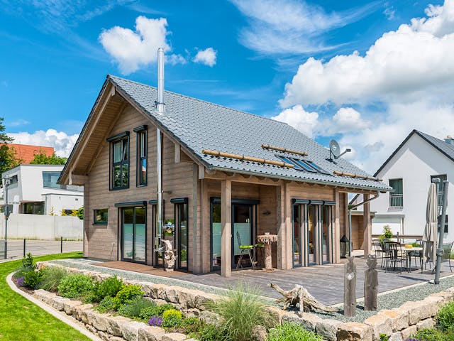 Blockhaus Auf der Röth von Fullwood Wohnblockhaus Bausatzhaus ab 200000€, Blockhaus Außenansicht 1