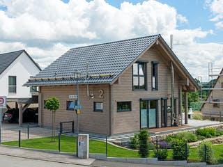 Blockhaus Auf der Röth von Fullwood Wohnblockhaus Bausatzhaus ab 145000€, Blockhaus Außenansicht 4