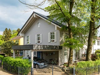 Blockhaus Im Eichenhain von Fullwood Wohnblockhaus Ausbauhaus ab 390000€, Blockhaus Außenansicht 2