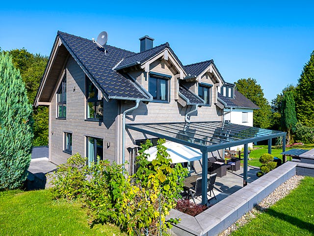 Blockhaus Kreuzblick von Fullwood Wohnblockhaus Bausatzhaus ab 260000€, Satteldach-Klassiker Außenansicht 1 Blockhaus Kreuzblick von Fullwood Wohnblockhaus Bausatzhaus ab 260000€, Satteldach-Klassiker Außenansicht 1