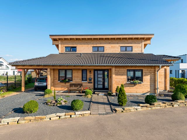 Blockhaus Neffelbach von Fullwood Wohnblockhaus Ausbauhaus ab 300000€, Pultdachhaus Außenansicht 2