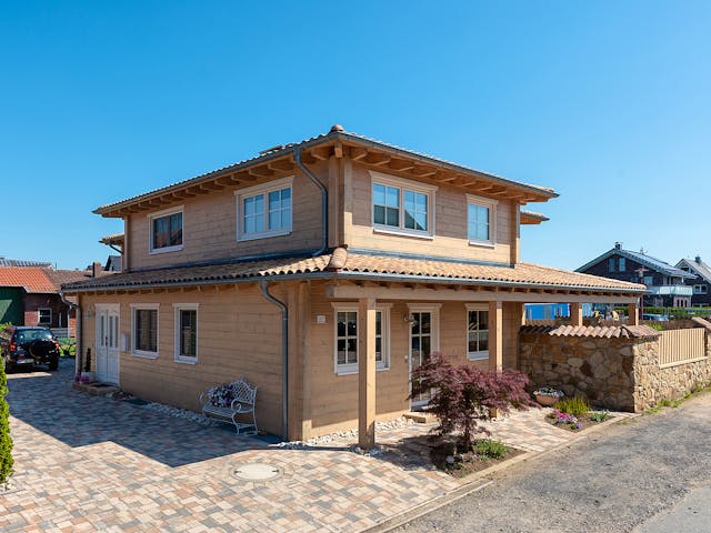 Blockhaus Provence von Fullwood Wohnblockhaus Ausbauhaus ab 660000€, Blockhaus Außenansicht 2