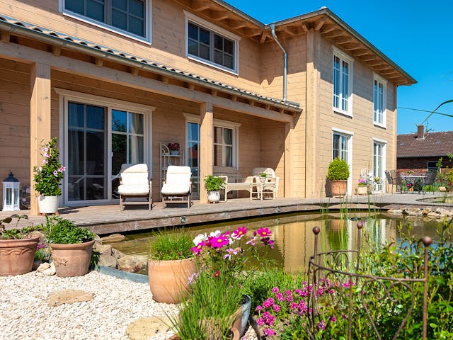 Blockhaus Provence von Fullwood Wohnblockhaus Ausbauhaus ab 660000€, Blockhaus Außenansicht 4