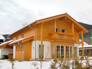 Fertighaus Garmisch von TIROLIA Ausbauhaus ab 127890€, Satteldach-Klassiker Außenansicht 1