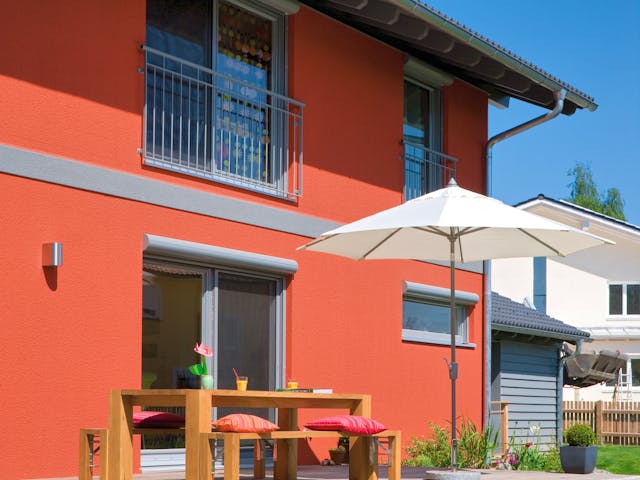 Fertighaus Ghersburg von Regnauer Hausbau Schlüsselfertig ab 325960€, Satteldach-Klassiker Außenansicht 7