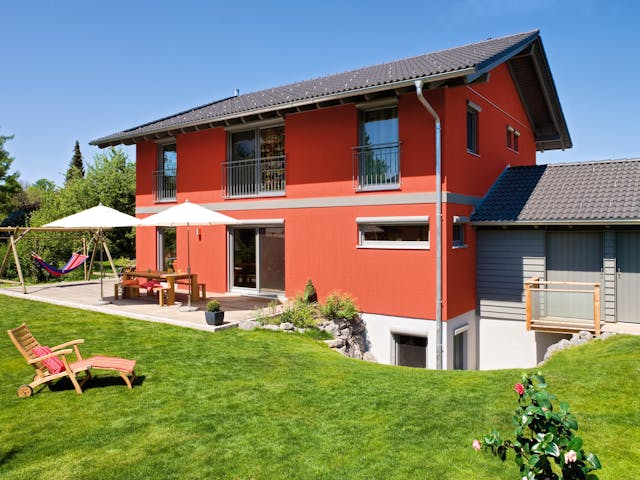 Fertighaus Ghersburg von Regnauer Hausbau Schlüsselfertig ab 325960€, Satteldach-Klassiker Außenansicht 4