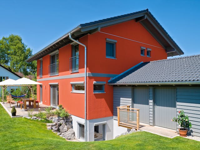 Fertighaus Ghersburg von Regnauer Hausbau Schlüsselfertig ab 325960€, Satteldach-Klassiker Außenansicht 5