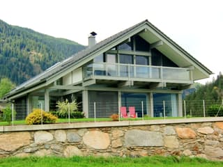 Fertighaus Glasvilla von TIROLIA, Stadtvilla Außenansicht 2