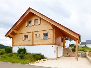 Blockhaus Gomadingen von Rems-Murr-Holzhaus Ausbauhaus ab 263329€, Satteldach-Klassiker Außenansicht 2