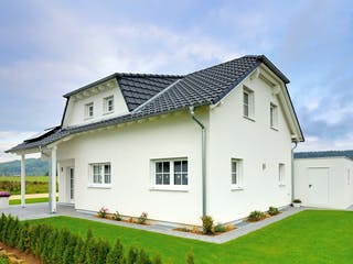 Fertighaus Graner von Fertighaus WEISS Schlüsselfertig ab 280800€, Satteldach-Klassiker Außenansicht 4