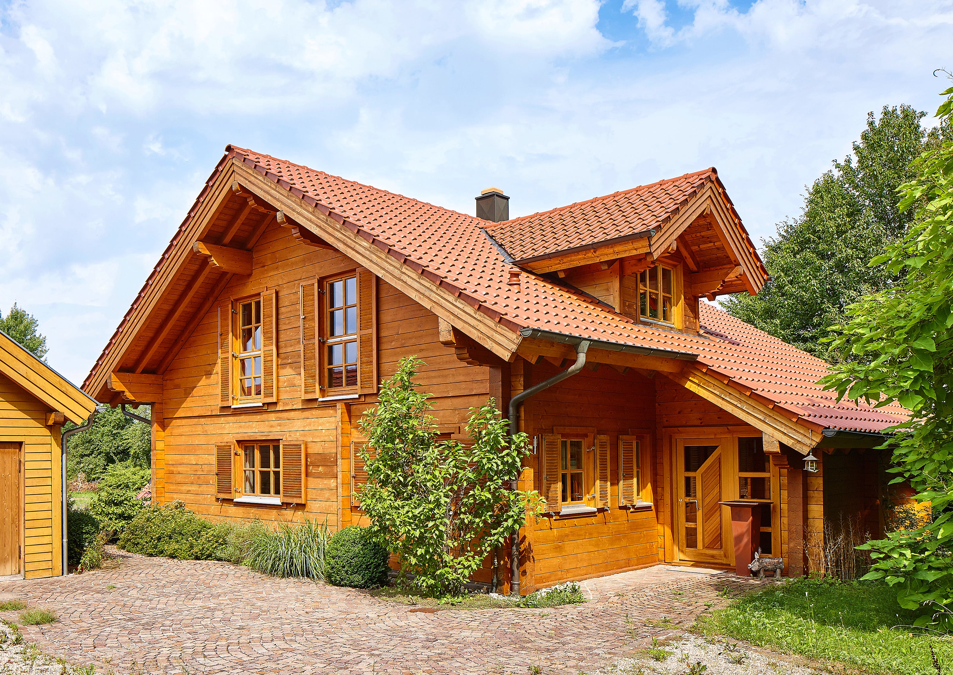 Blockhaus Görwihl von Rems-Murr-Holzhaus Schlüsselfertig ab 488000€, Satteldach-Klassiker Außenansicht 1