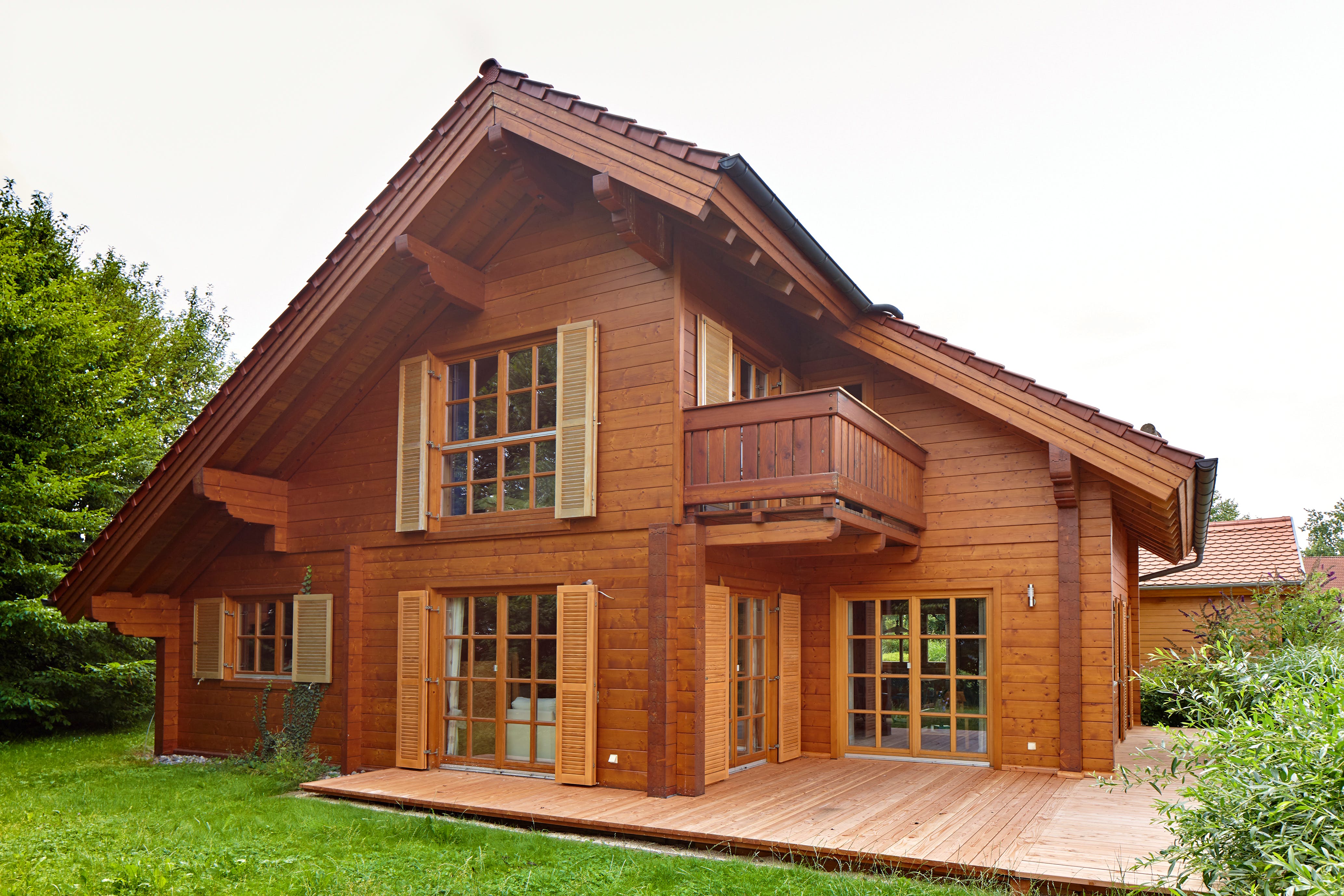 Blockhaus Görwihl von Rems-Murr-Holzhaus Schlüsselfertig ab 488000€, Satteldach-Klassiker Außenansicht 2