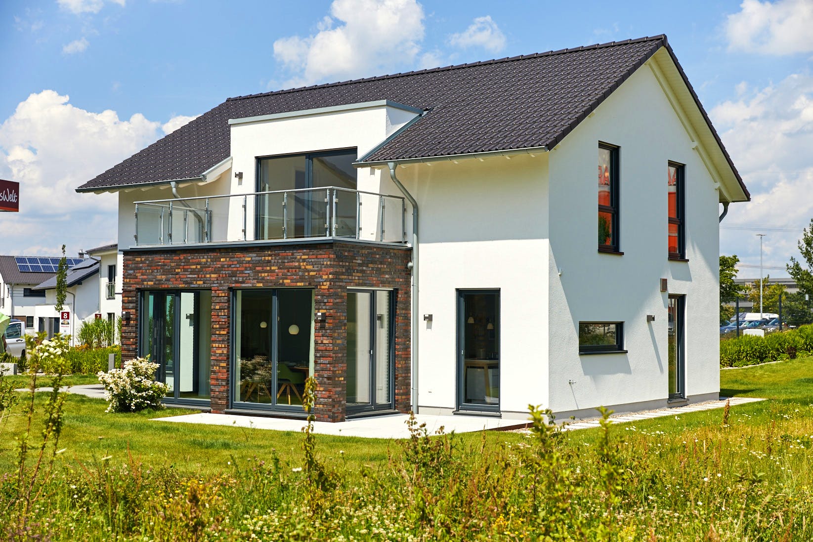 Fertighaus Alona von GUSSEK HAUS Schlüsselfertig ab 655100€, Satteldach-Klassiker Außenansicht 1