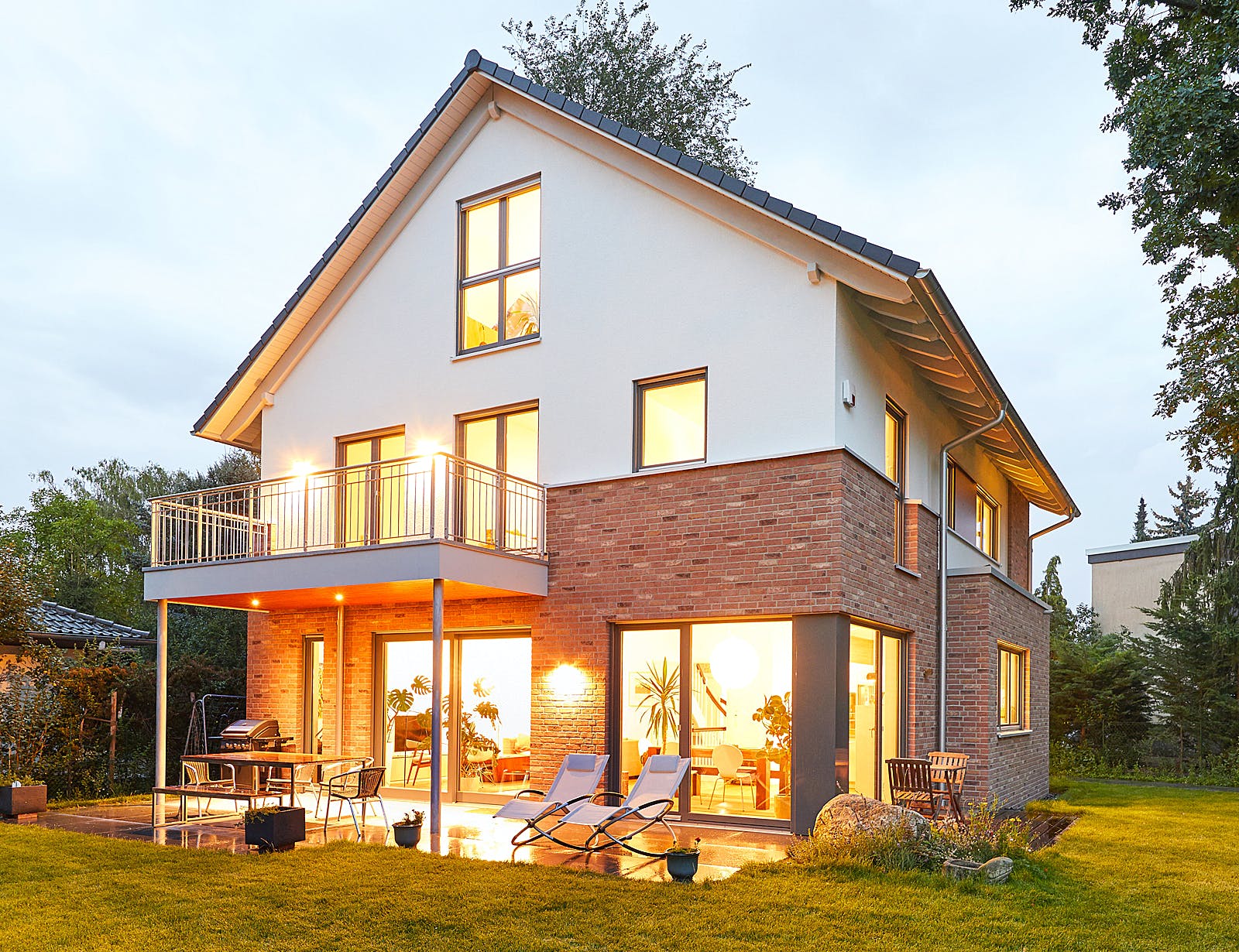 Fertighaus Ponticelli von GUSSEK HAUS Schlüsselfertig ab 889500€, Satteldach-Klassiker Außenansicht 1