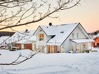 Fertighaus Siebenbrunn von GUSSEK HAUS Schlüsselfertig ab 590400€, Satteldach-Klassiker Außenansicht 2