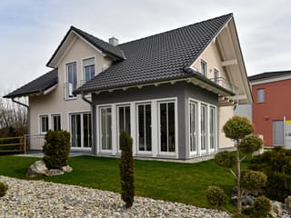 Fertighaus Haas MH Poing G 154 von Haas Fertigbau Schlüsselfertig ab 317000€, Satteldach-Klassiker Außenansicht 1