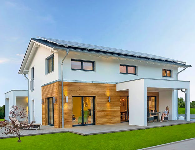 Auch dieses moderne Satteldach-Fertighaus kann im Saarland vom deutschlandweit tätigen Anbieter Haas Fertigbau gebaut werden.