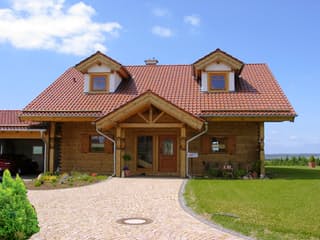 Fertighaus Habach von TIROLIA Ausbauhaus ab 129885€, Blockhaus Außenansicht 1