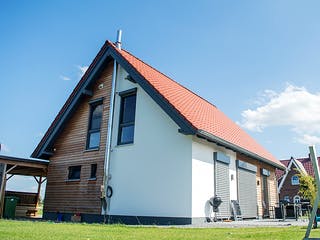Fertighaus Kompaktes Einfamilienhaus für Kostenbewusste von Hausbau Heggemann Schlüsselfertig ab 350000€, Außenansicht 3